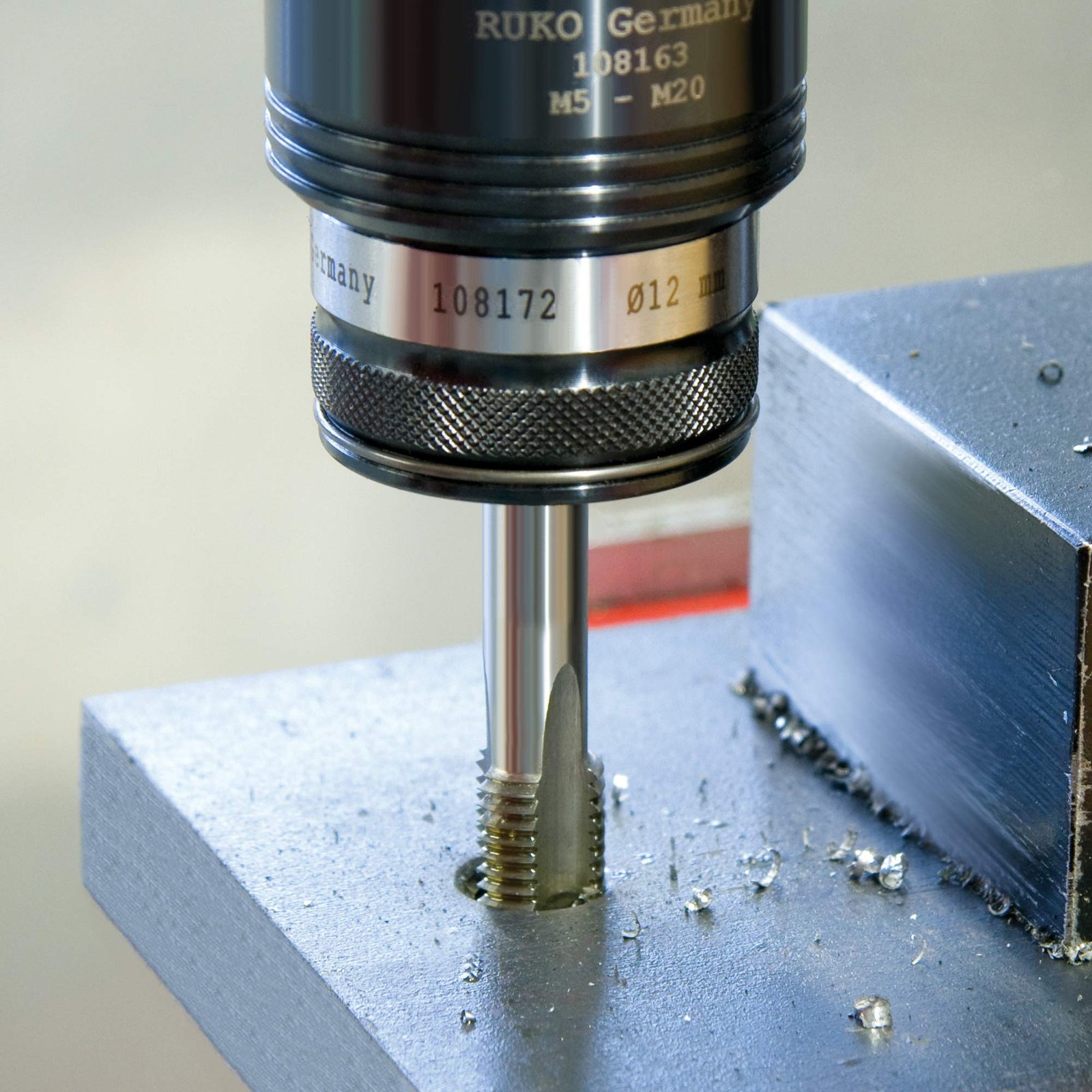 RUKO Maschinengewindebohrer-Satz HSS, 7x Form B M3 bis M12 und 7x passen Spiralbohrer Typ N in Kunststoffkassette 14-teilig, für Profis und Heimwerker - Image 4
